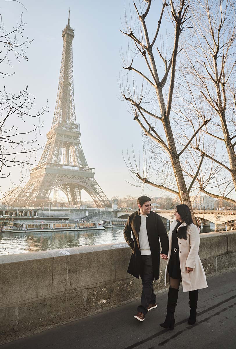 Reservar contratar servicio de fotografía familiar en París. Book family photoshoot in Paris.