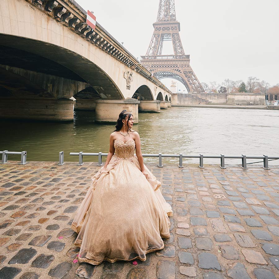 Sesión de fotos en París de 15 años. Fotógrafo en París quinceañeras.