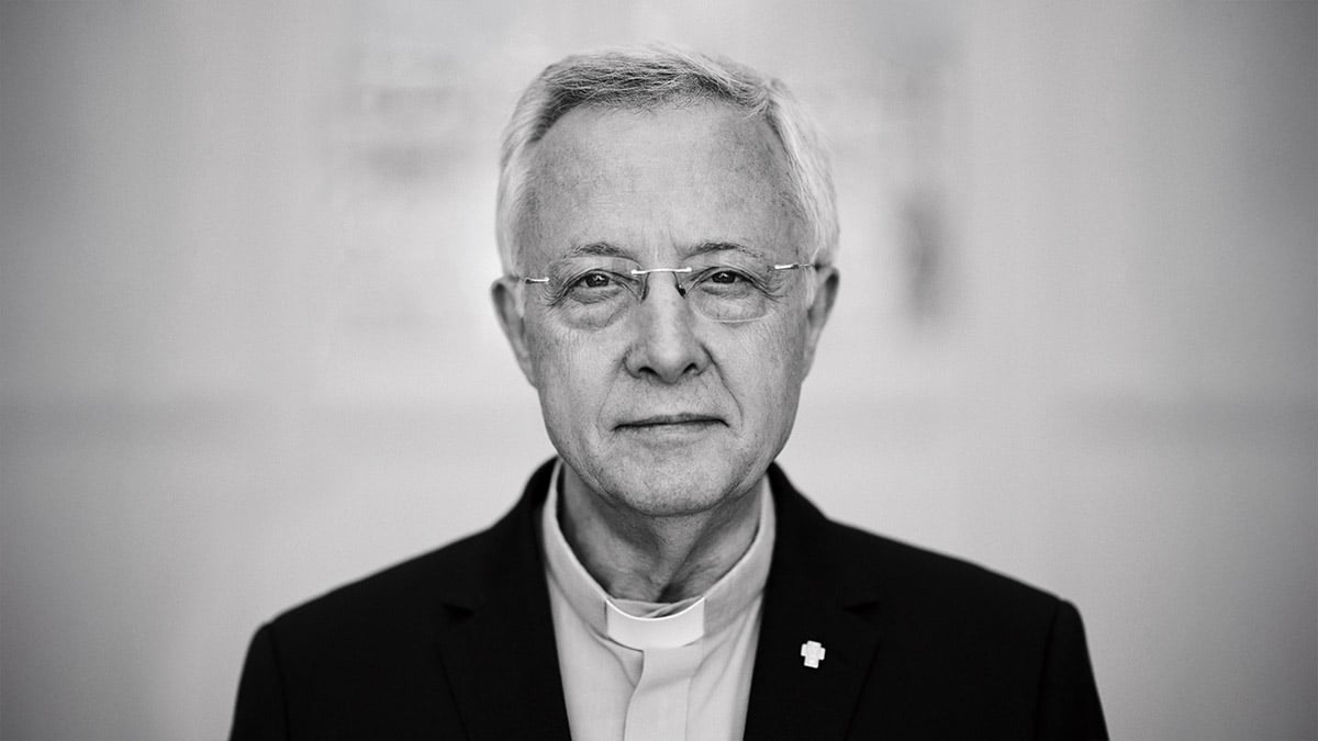 Sesión de fotos retratos en París Saint Vicente de Paul, fotógrafo hispanohablante en París