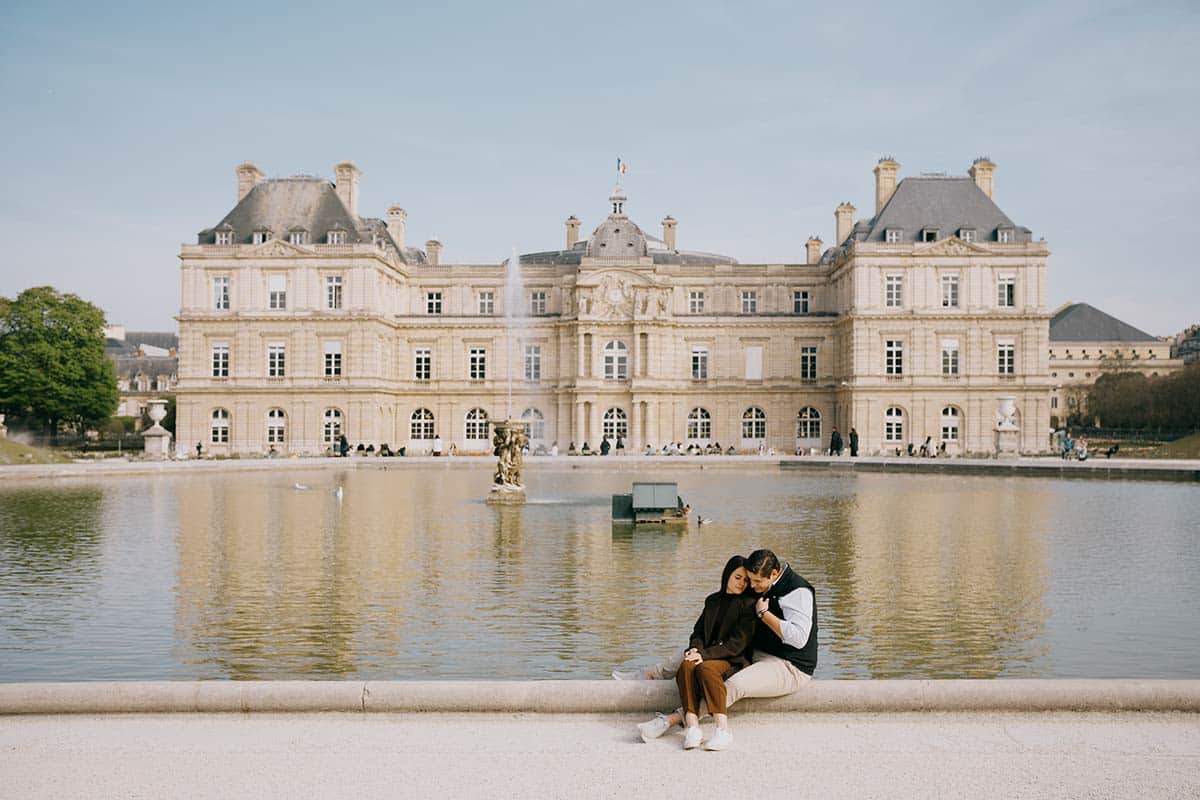 Pedida de mano en París Jardines de Luxemburgo.
